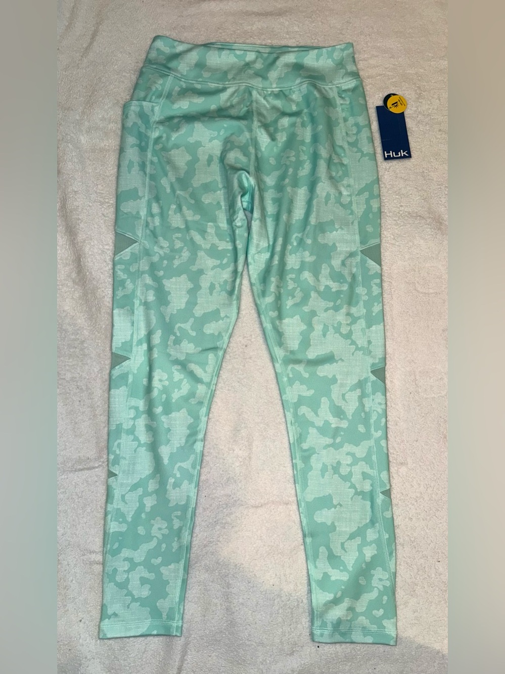 Huk Reel On Performance Leggings in green camouflage "Beach Glass" color, M, NWT